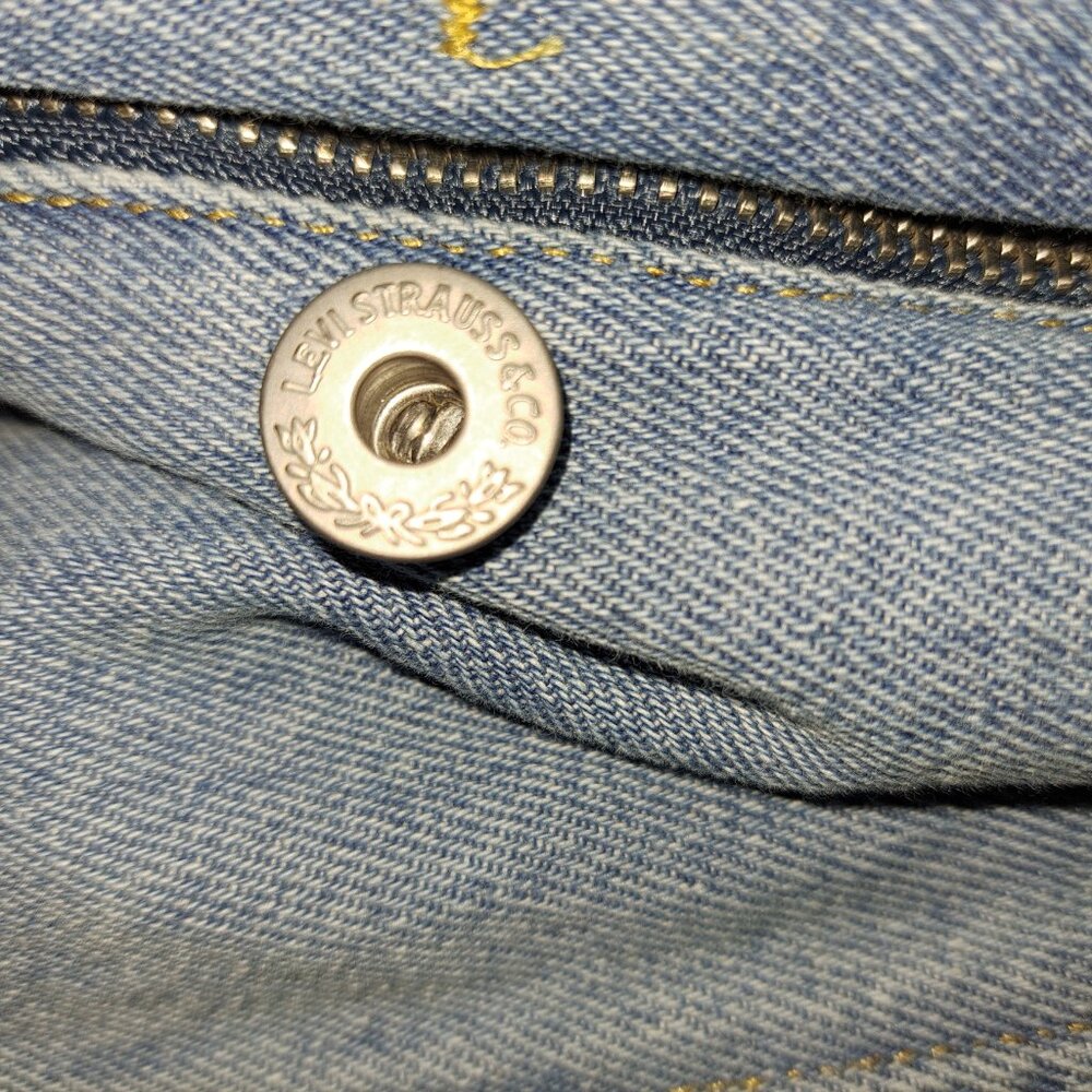 Levi Strauss &CO. Light-Wash Collarless,  Denim Trucker Jacket - Picture 13 of 14